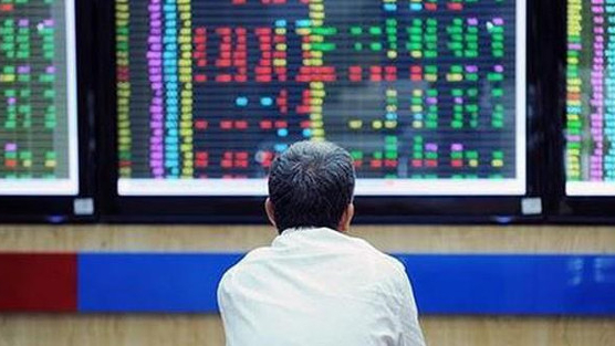 Hiện tượng trái chiều đang diễn ra trên thị trường chứng khoán, chuyên gia nói gì?