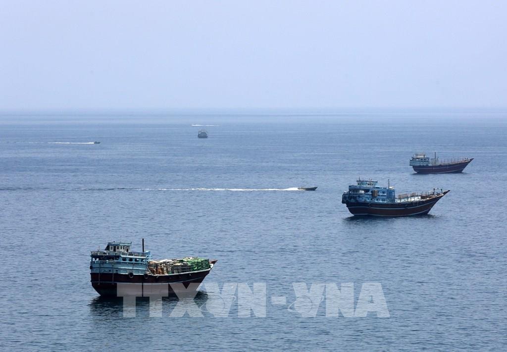 104126-iran-lai-dong-cua-eo-bien-hormuz.jpg
