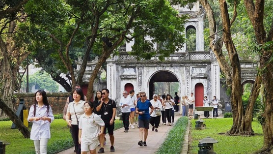 Tin cực vui: Ngay tháng sau, Hà Nội sẽ chi gần 2.000 tỷ đồng thực hiện một chính sách vượt trội, gần 9 triệu người dân Thủ đô trực tiếp hưởng lợi