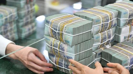 Lãi suất qua đêm liên ngân hàng bất ngờ vọt lên 13%/năm