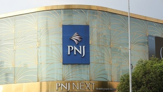Nóng: PNJ đã mua lại hơn 7.000 tỷ đồng hàng hoá từ khách trong 27 ngày giữa lúc nhu cầu bán lại kim cương tăng đột biến