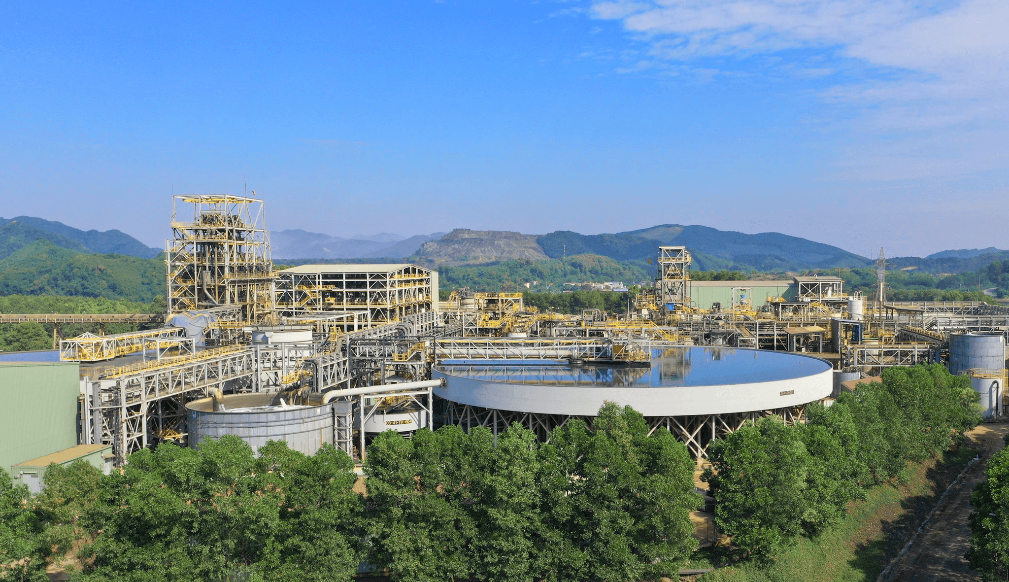 panoramic-view-of-nui-phao-mine.png