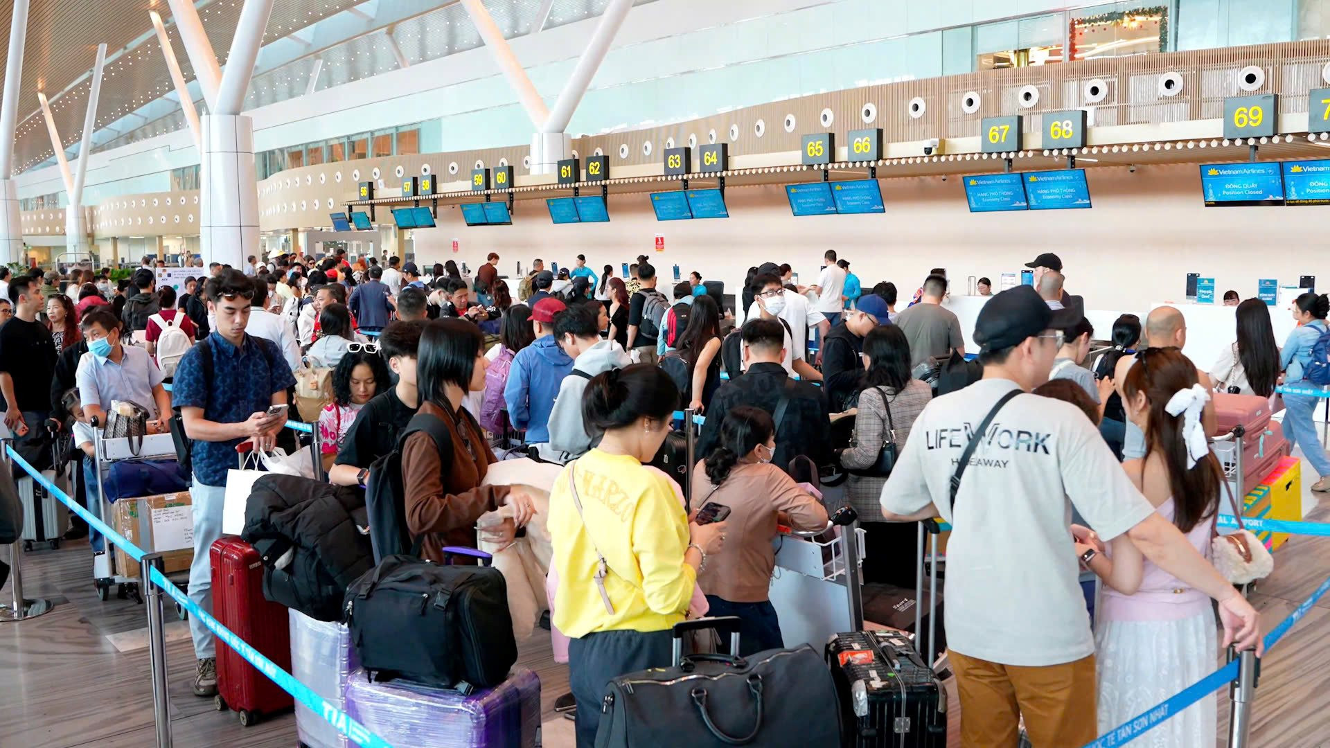 1.-vietnam-airlines-tang-them-60-nghin-cho-nang-tong-tai-cung-ung-dip-quoc-khanh-2_9-len-gan-725-nghin-cho-tren-toan-mang-bay..jpg?md5=I6M9ZF-VZC9GlwiS3FFjUw&expires=1786450739