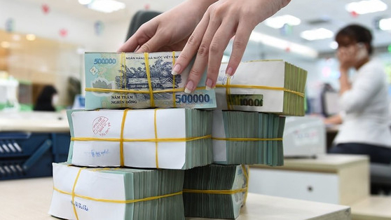Ngân hàng đồng loạt giảm lãi suất cho vay, tung gói tín dụng ưu đãi
