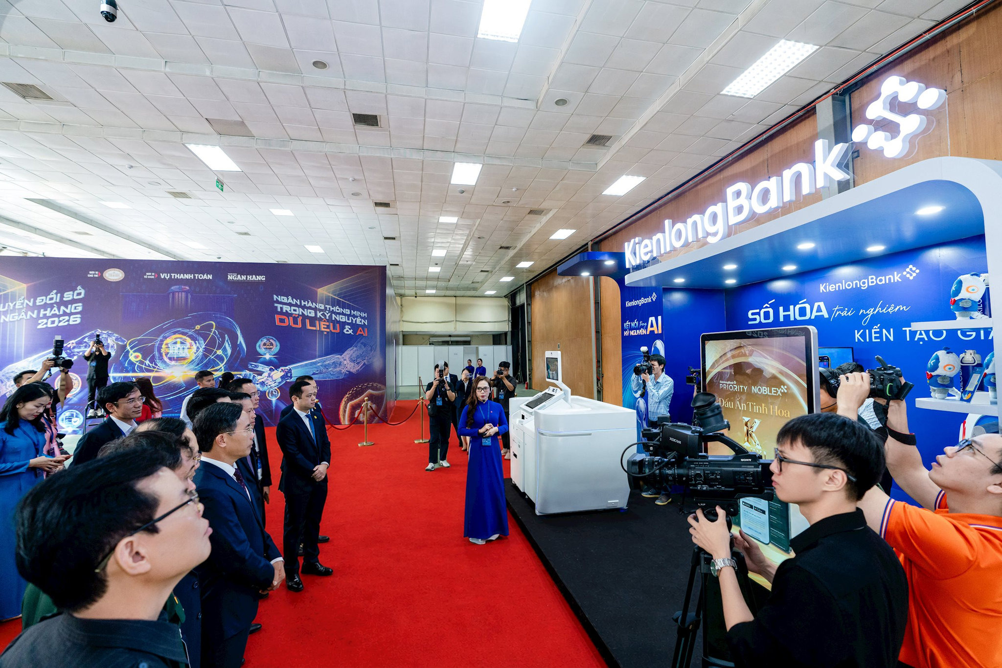 kienlongbank-chuyen-doi-so-2026-4.jpg?md5=_YO8sTEPI4zKYwcOeYeVzQ&expires=1787056021