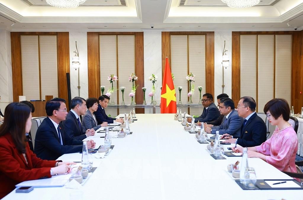 210149-thu-tuong-le-minh-hung-tiep-pho-chu-tich-tap-doan-acme-cua-an-do.jpg?md5=2yfxw1lFdZz_LhFH9v8P7g&expires=1789242114
