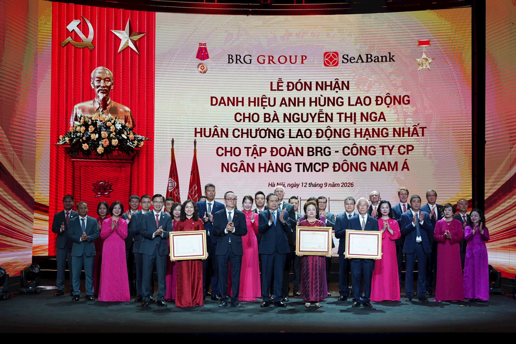 anh-3-uv-bct-ctqh-tran-thanh-man-trao-danh-hieu-anh-hung-lao-dong-cho-doanh-nhan-nguyen-thi-nga-cung-hcld-hang-nhat-cho-tap-doan-brg-va-ngan-hang-seabank.jpg?md5=qtGGkooe-cwTpKiyczZBYA&expires=1789397897