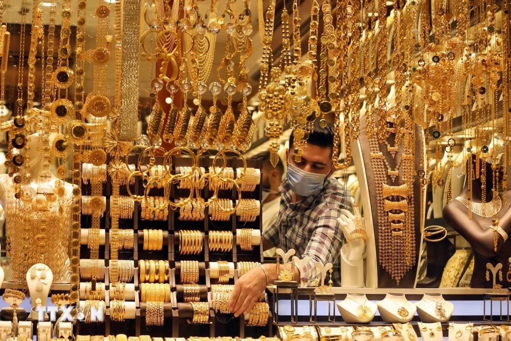 Giá vàng thế giới giảm xuống mức thấp nhất hơn 3 tuần