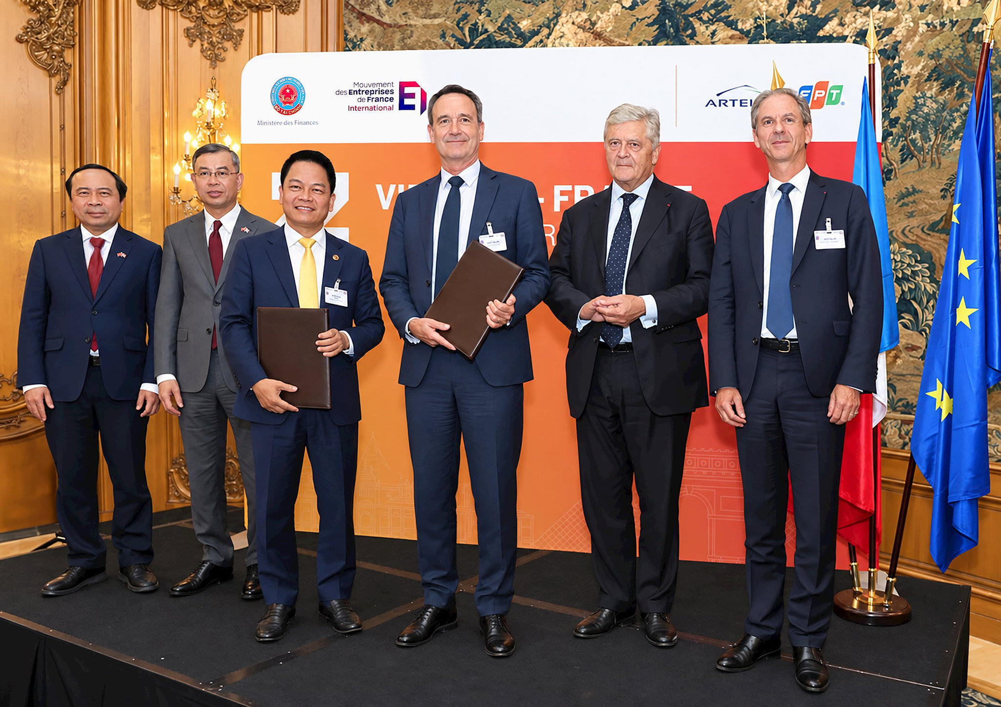 anh-1_ong-nguyen-ngoc-nghi-pho-tong-giam-doc-t-t-group-chu-tich-t-t-energy-group-va-ong-arnaud-lenail-chouteau-pho-chu-tich-cap-cao-kiem-tong-giam-doc-totale.jpg?md5=4NphZwsutvGlNWCn_-3OVA&expires=1789964614