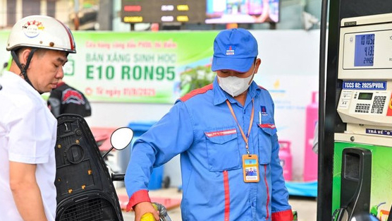 Giá xăng dầu hôm nay 3/9: Xăng tăng tới 720 đồng/lít, giá dầu đồng loạt giảm