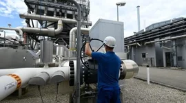 Giá dầu tăng vọt sau đồn đoán OPEC+ giảm sản lượng đến 2 triệu thùng/ngày