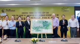 Cú swing đầu tiên của huyền thoại Greg Norman tại sân golf Văn Lang Empire
