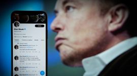 Elon Musk “doạ” Apple, tuyên bố làm điện thoại đấu iPhone