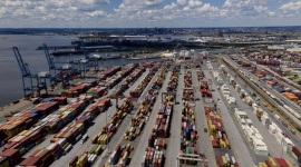 Loạt hàng hóa Nga vẫn chảy vào Mỹ sau 6 tháng xung đột Ukraine