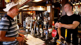 Giá năng lượng tăng có thể buộc các quán rượu ở Anh phải đóng cửa
