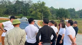 Động thái trái ngược của những nhà đầu tư: Người vội cắt lỗ, người ung dung “săn hàng”