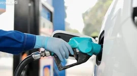 Giá xăng tăng mạnh hơn 700 đồng/lít