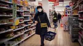 Năm 2022, kinh tế Anh thoát được suy thoái trong gang tấc