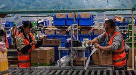 Thách thức với các "gã khổng lồ" trong lĩnh vực thương mại điện tử