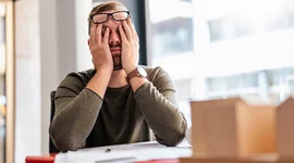 Chứng khoán "phút chốc đảo chiều" giảm sốc phiên đầu tháng, nhà đầu tư nên làm gì?