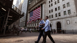 Chứng khoán Mỹ giảm sâu, Dow Jones sụt 500 điểm sau quyết định của Fed