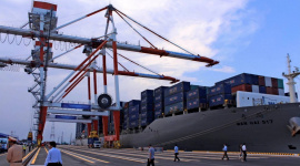 Xuất khẩu Trung Quốc tăng trưởng vượt mọi dự báo