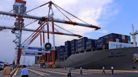 Xuất khẩu Trung Quốc tăng trưởng vượt mọi dự báo