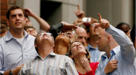 Ôm tiền đứng ngoài quan sát: Chứng khoán càng tăng càng sốt ruột, đua lệnh mua đuổi hay kiễn nhẫn chờ đợi?