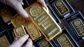 Bất an trước đà tăng liên tiếp của thị trường, giới đầu tư Mỹ ồ ạt "gom" vàng không quan tâm giá tăng hay giảm