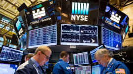 Chờ đợi dữ liệu lạm phát Mỹ sắp công bố, chứng khoán Mỹ tăng điểm