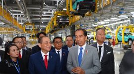 Vừa được Tổng thống Indonesia chào mừng đầu tư, hãng xe điện của ông Phạm Nhật Vượng đã phải chạm trán với "ông trùm" số 1 thế giới