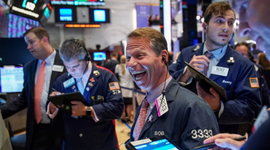 S&P 500 chính thức vượt đỉnh lịch sử