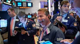 S&P 500 chính thức vượt đỉnh lịch sử