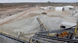 Doanh số bán xe điện tại thị trường lớn nhất thế giới hạ nhiệt, giá "vàng trắng" lao dốc hơn 80% trong 1 năm qua