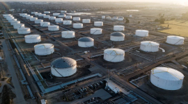 Dự trữ dầu thô của Mỹ bất ngờ tăng mạnh kéo giá dầu đi xuống