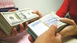 Tỷ giá "tăng nhiệt", giá mua vàng nhẫn vượt vàng miếng