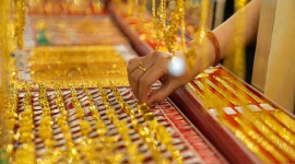 Giá vàng thế giới giảm xuống mức thấp nhất 2 tháng