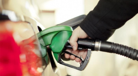 Giá xăng dầu cùng tăng mạnh, RON 95 tiến sát 21.000 đồng/lít