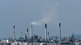 Giá dầu giảm nhẹ, giao dịch thưa thớt trong phiên sáng 30/12