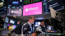 Cả ba chỉ số chứng khoán Mỹ lập đỉnh, Dow Jones vượt 45.000 điểm