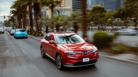 VinFast đạt doanh thu gần 28.600 tỷ đồng năm 2023, đặt mục tiêu bàn giao 100.000 xe trong năm 2024