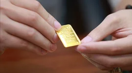 "Nóng" theo thị trường thế giới, giá vàng SJC trở lại mốc 82 triệu đồng/lượng