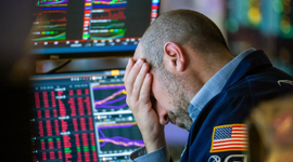 Thị trường chứng khoán chìm trong sắc đỏ, Dow Jones giảm tới 570 điểm, khi Phố Wall chờ đợi quyết định lãi suất của FED