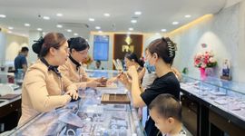 Doanh thu bán vàng tăng mạnh, PNJ báo lãi 4 tháng đạt 915 tỷ đồng
