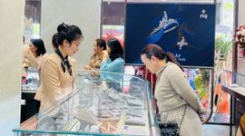 Doanh thu bán vàng miếng tăng gần gấp đôi, PNJ báo lãi 5 tháng vượt 1.000 tỷ đồng