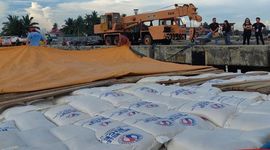 Cắt giảm thuế nhập khẩu gạo có hiệu lực khiến thương nhân Philippines tăng nhận hàng