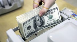 Giá USD ngân hàng tăng, thị trường tự do giảm mạnh
