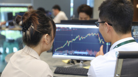 Tài khoản chứng khoán mở mới tăng vọt lên mức cao nhất trong 2 năm