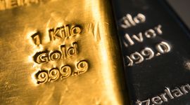 Giá vàng thiết lập kỷ lục mới vượt 2.600 USD/ounce