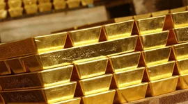 Trụ vững trên đỉnh cao, giá vàng vẫn hướng tới kỷ lục mới